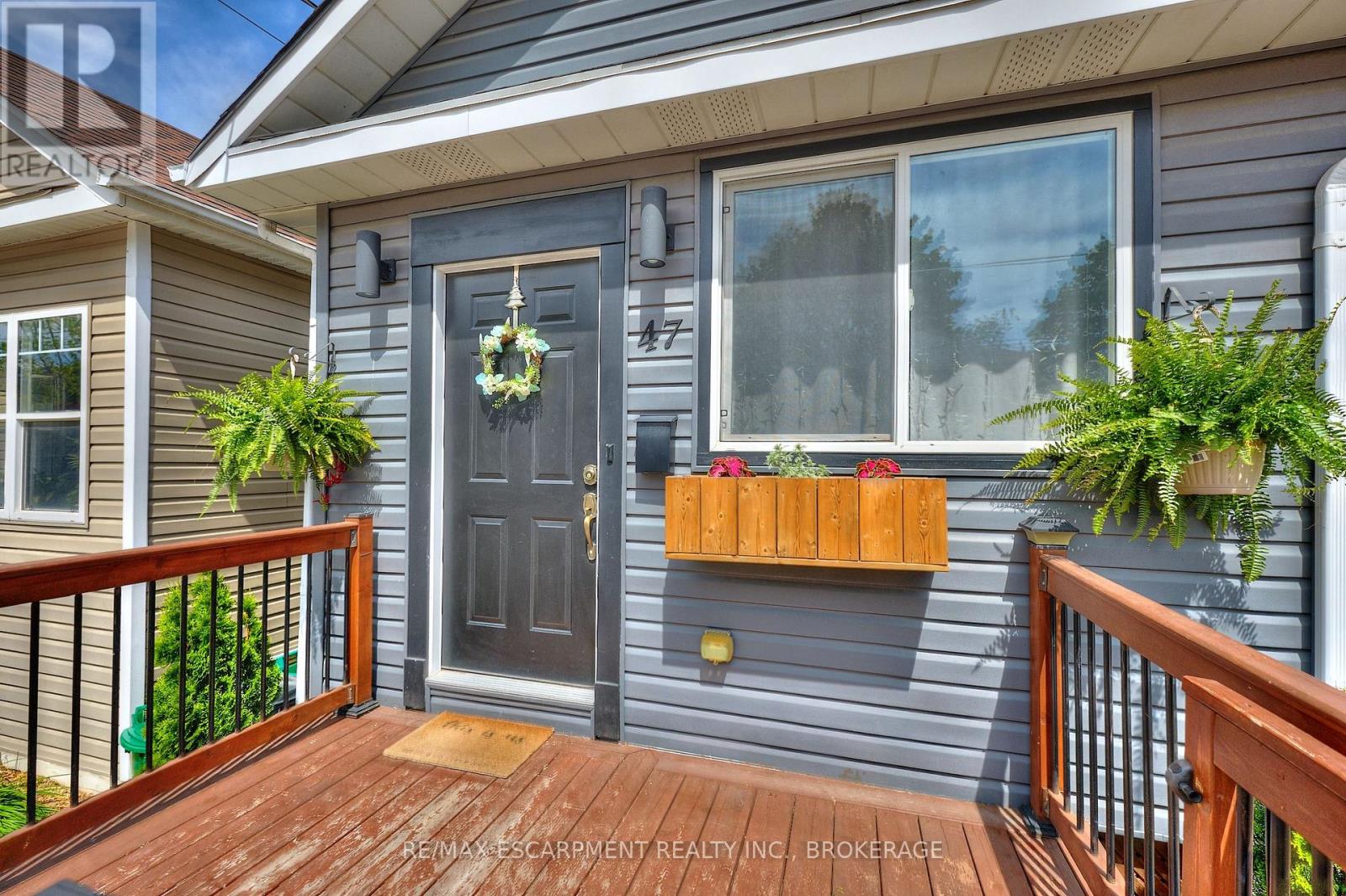 47 Lowell Avenue, St. Catharines (Downtown), Ontario  L2R 2C9 - Photo 3 - X12167502