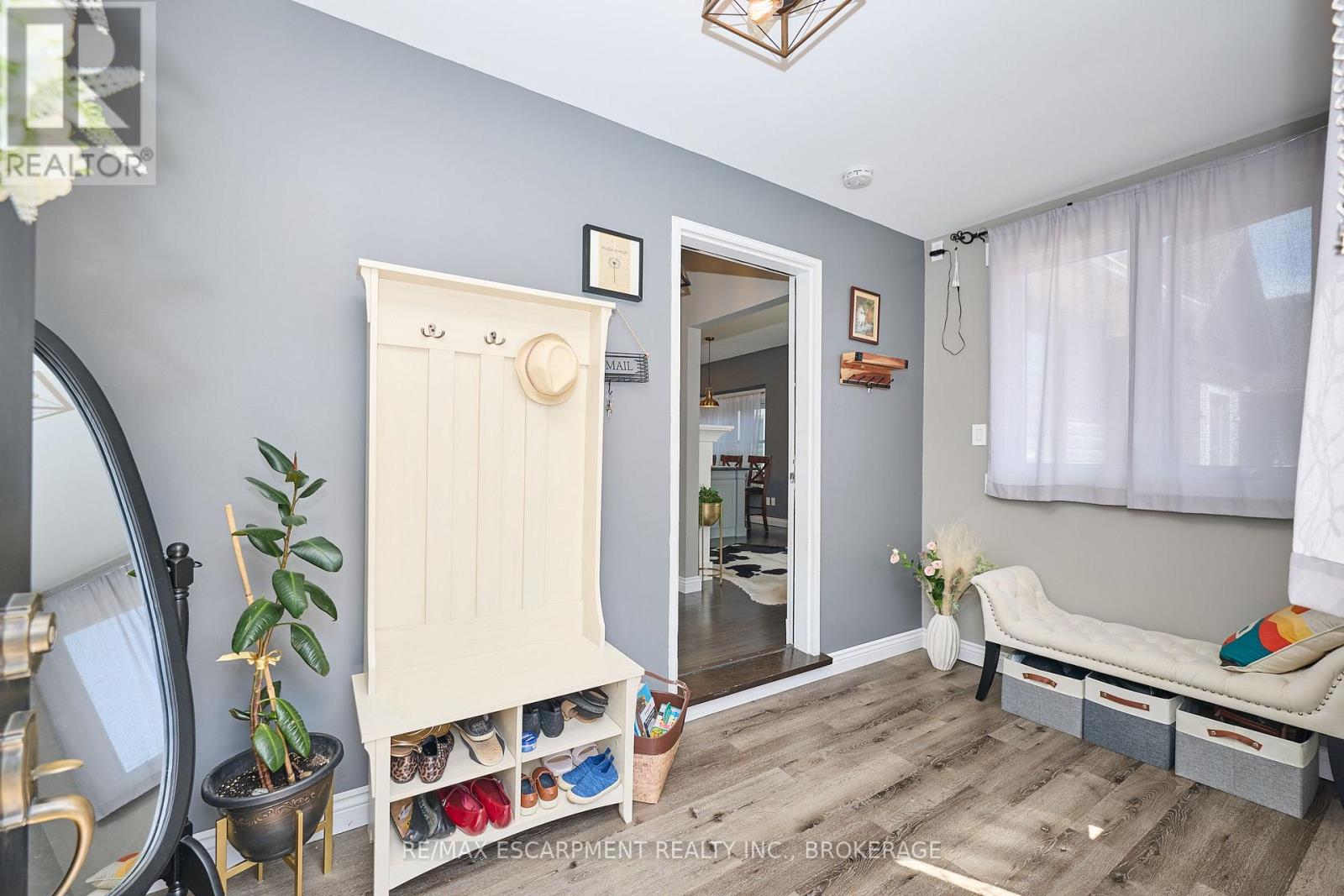 47 Lowell Avenue, St. Catharines (Downtown), Ontario  L2R 2C9 - Photo 5 - X12167502