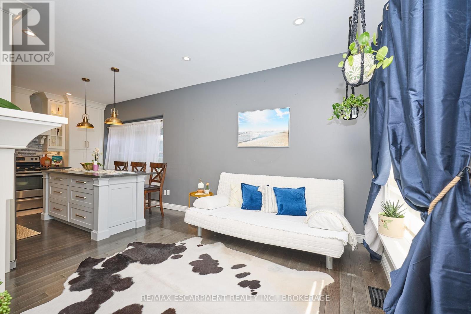 47 Lowell Avenue, St. Catharines, Ontario  L2R 2C9 - Photo 6 - X12167502