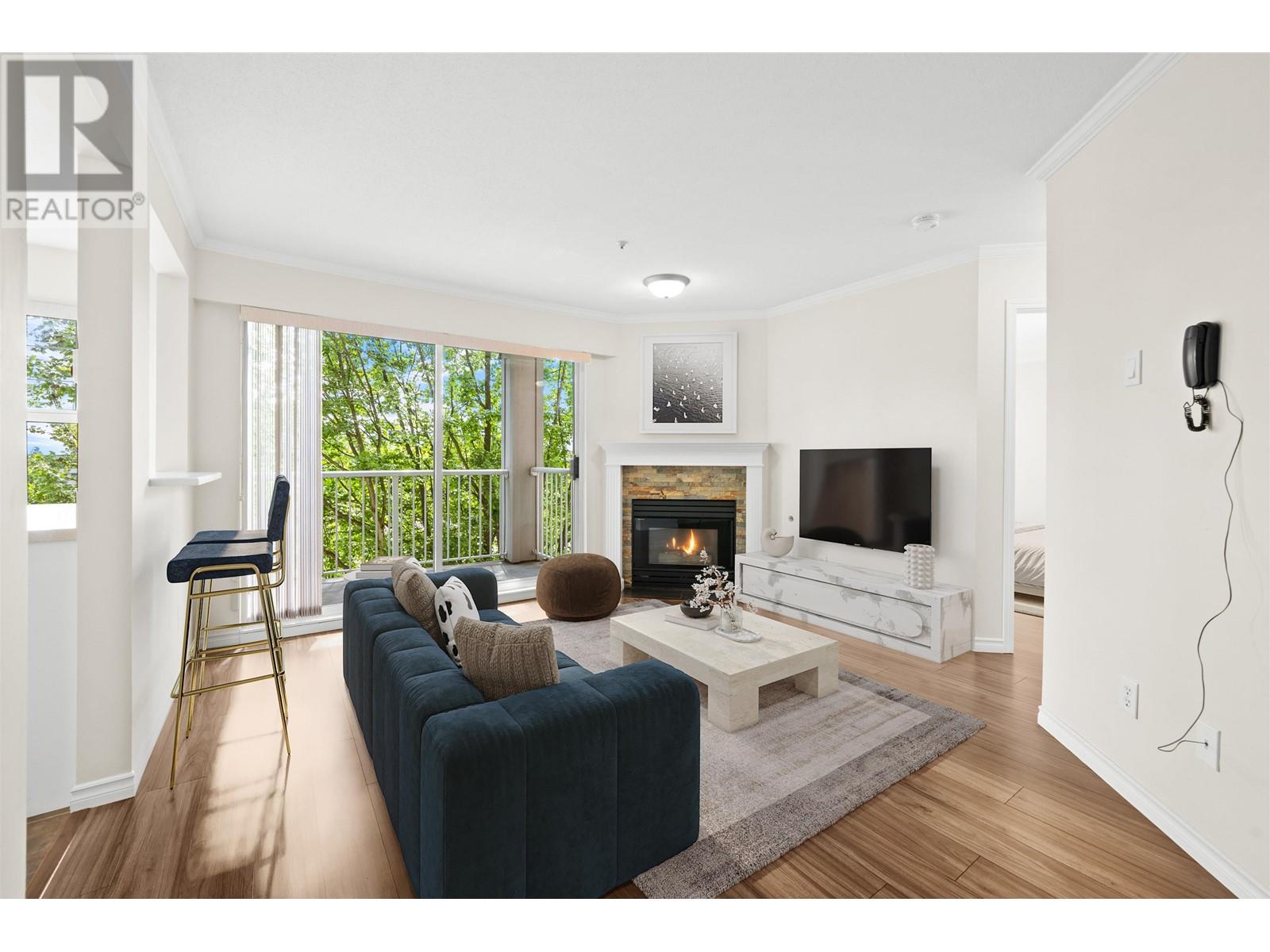 302 135 Eleventh Street, New Westminster, British Columbia  V3M 4C7 - Photo 2 - R3005705