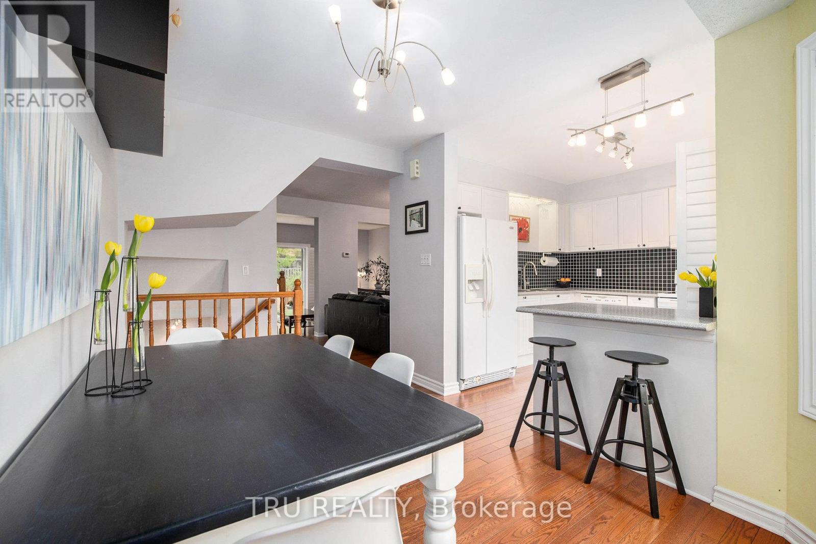 1118 Chimney Hill Way N, Ottawa, Ontario  K1J 8Z6 - Photo 11 - X12167457