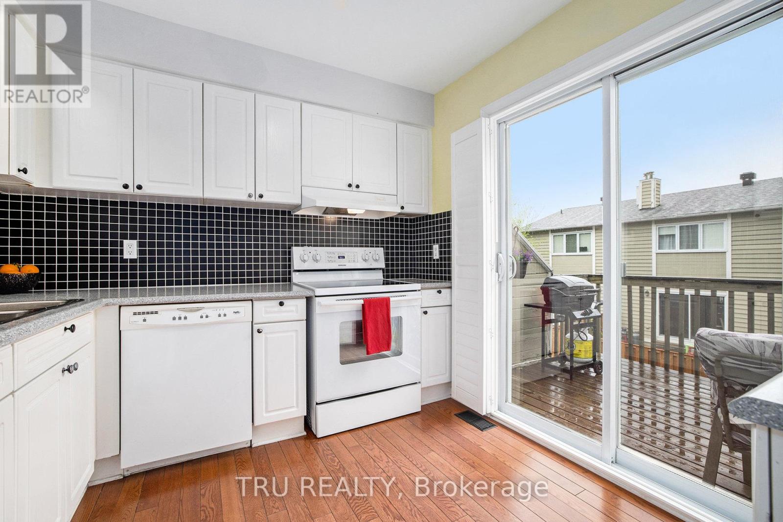 1118 Chimney Hill Way N, Ottawa, Ontario  K1J 8Z6 - Photo 13 - X12167457