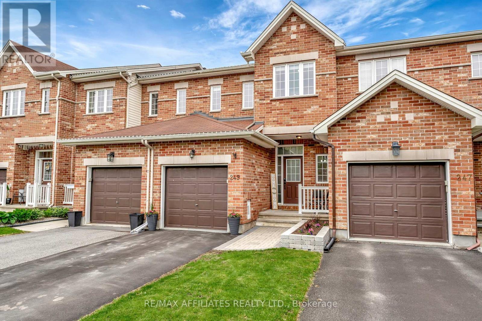249 Waymark Crescent, Ottawa, Ontario  K2M 0A5 - Photo 2 - X12167505