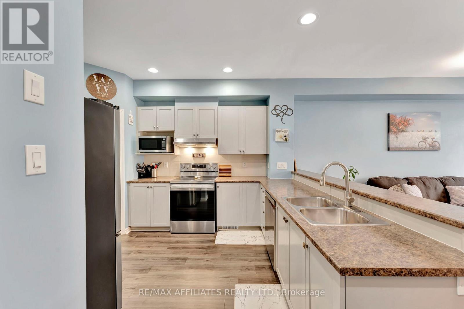 249 Waymark Crescent, Ottawa, Ontario  K2M 0A5 - Photo 7 - X12167505