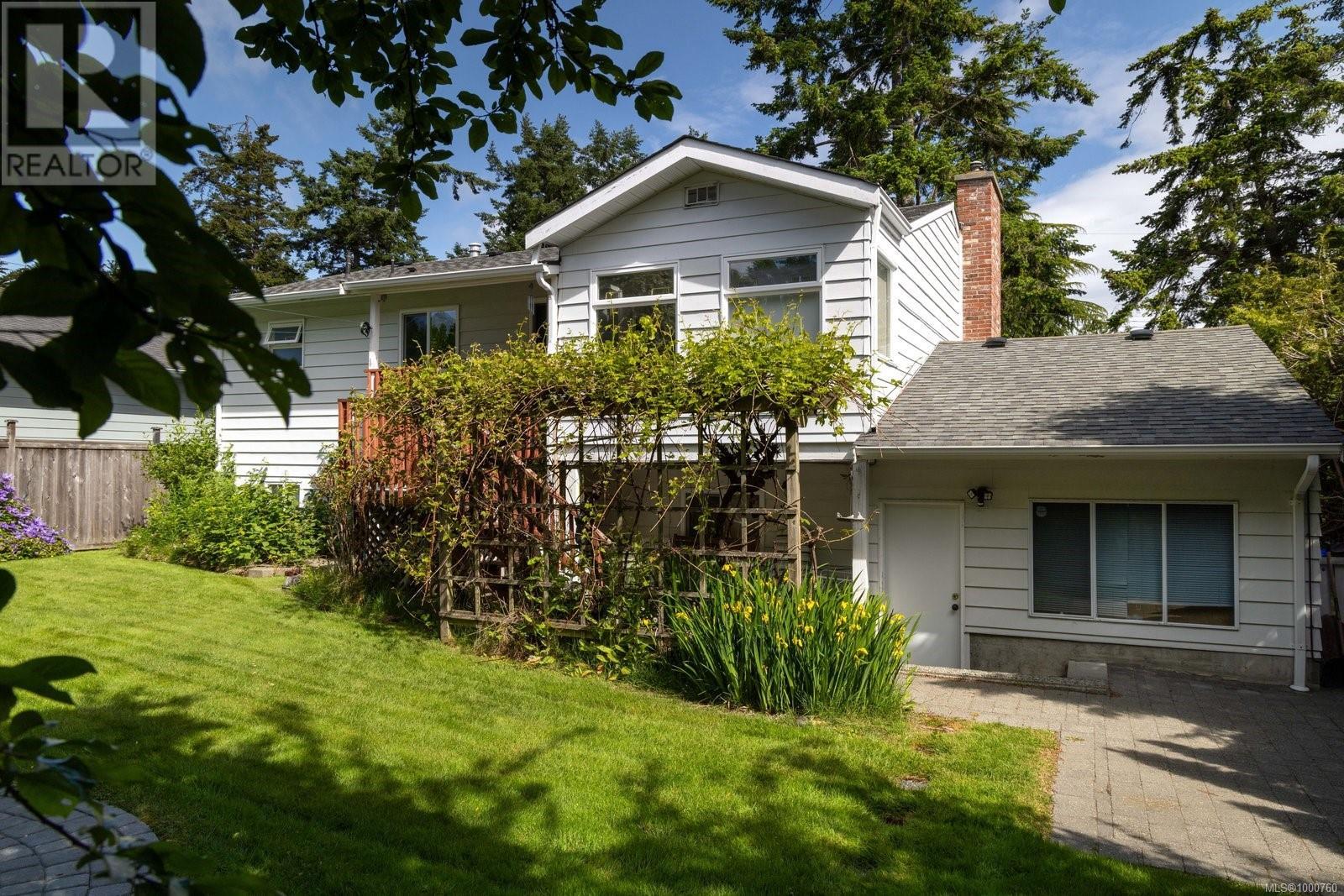 Property at 2495 Beaufort Rd image 2