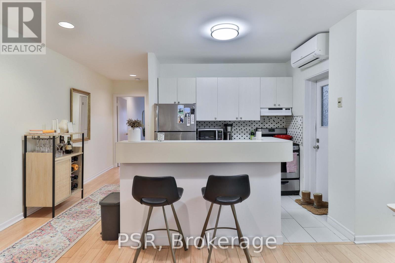 2 - 102 Beverley Street, Toronto, Ontario  M5T 1Y2 - Photo 5 - C12167464