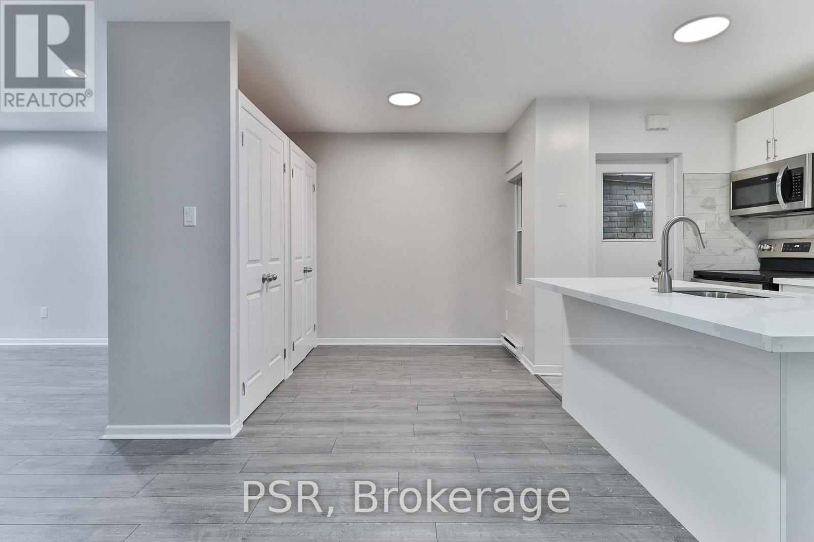 2 - 104 Beverley Street, Toronto, Ontario  M5T 1Y2 - Photo 4 - C12167468