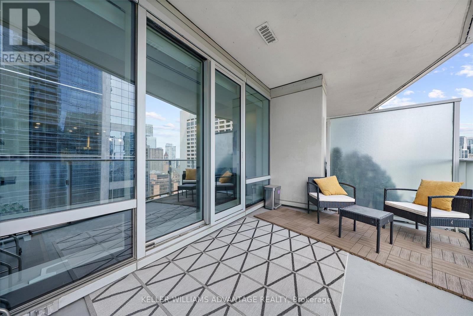2308 - 180 University Avenue, Toronto, Ontario  M5H 0A2 - Photo 8 - C12167471