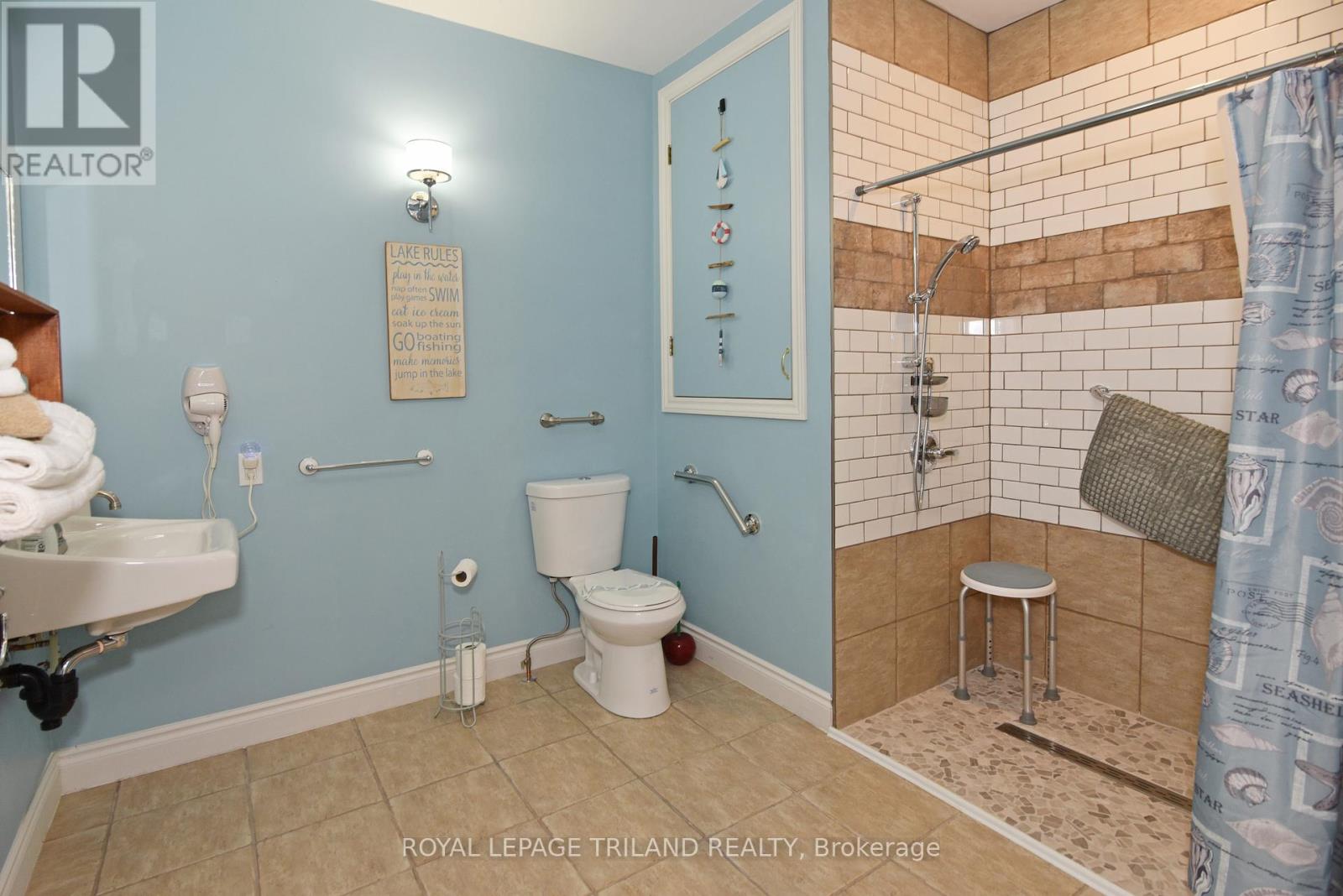 141 Main Street, Lambton Shores, Ontario  N0M 2N0 - Photo 13 - X12052619