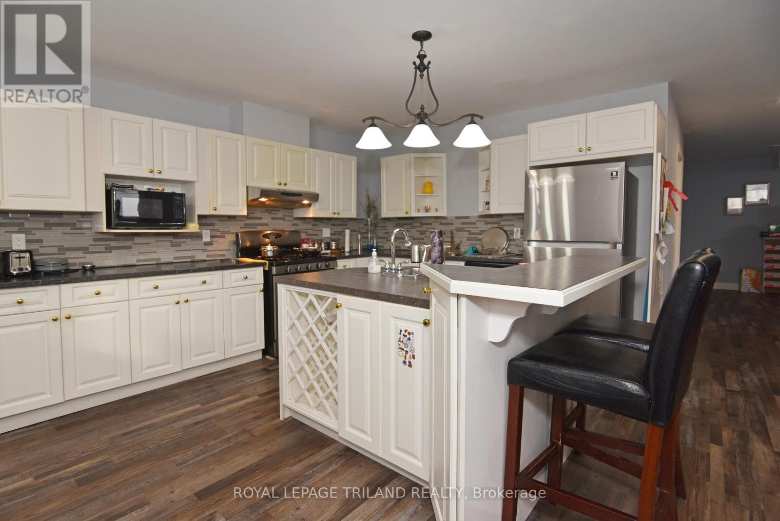 141 Main Street, Lambton Shores, Ontario  N0M 2N0 - Photo 37 - X12052619
