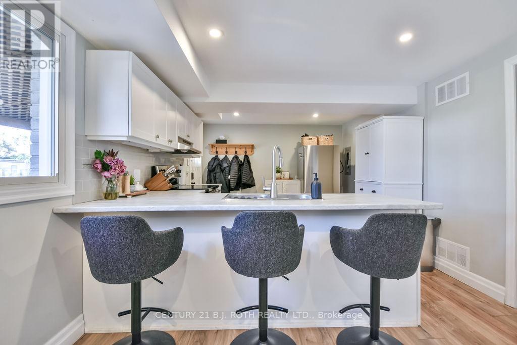 46 Ridgeway Avenue, Barrie, Ontario  L4N 5L2 - Photo 4 - S12167461