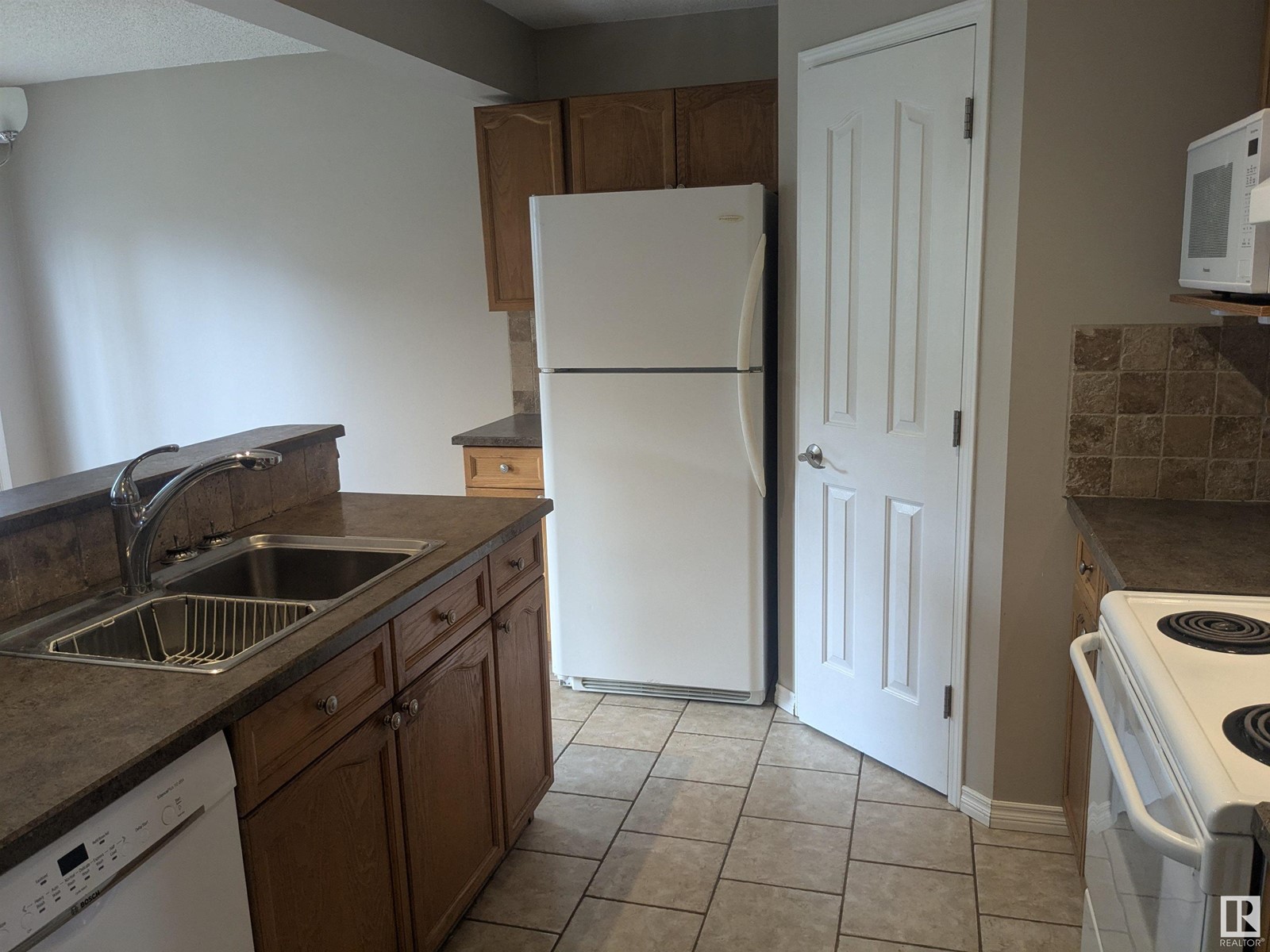 Property at 23 WESTERRA CL image 5