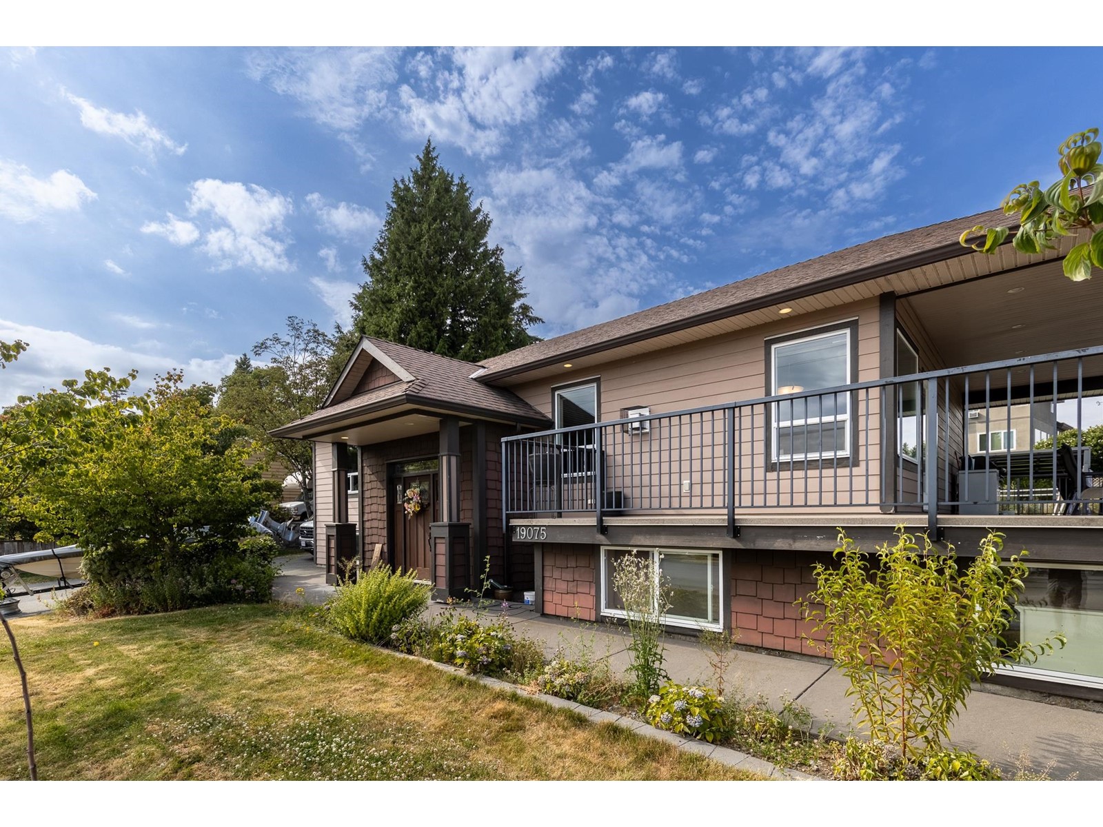 19075 60b Avenue, Surrey, British Columbia  V3S 7T8 - Photo 2 - R3004949
