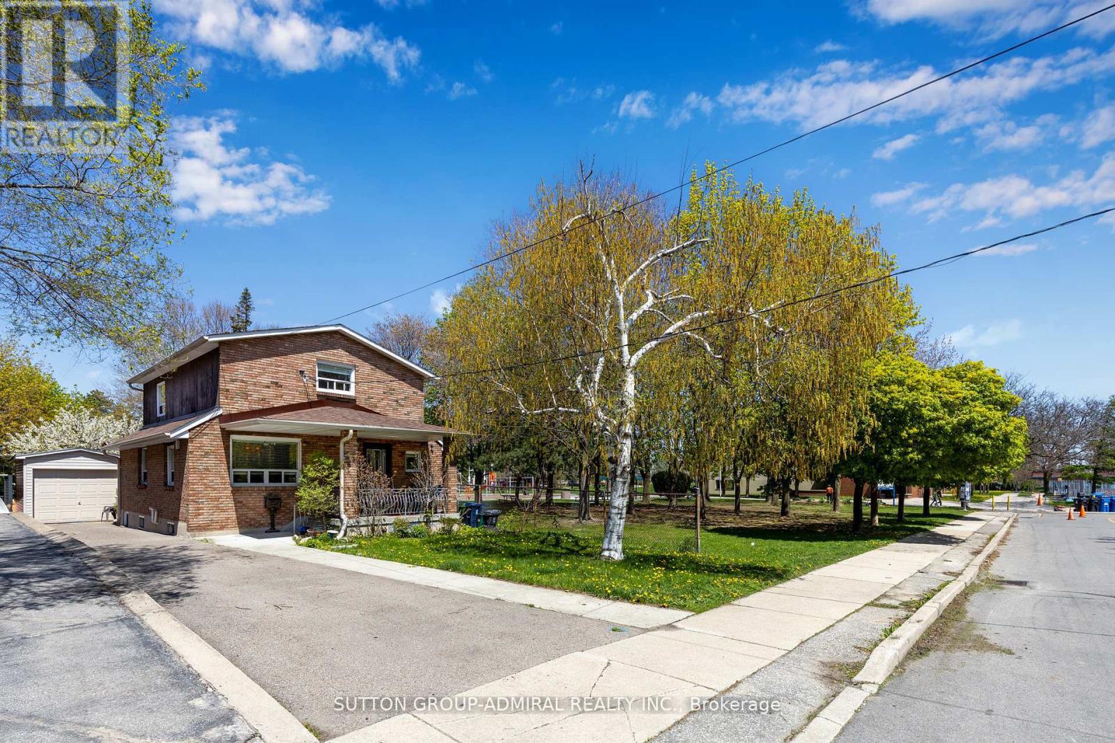 1052 Glengrove Avenue, Toronto (Yorkdale-Glen Park), Ontario  M6B 2K2 - Photo 2 - W12167459