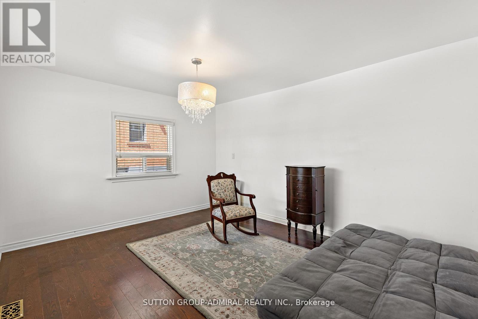 1052 Glengrove Avenue, Toronto (Yorkdale-Glen Park), Ontario  M6B 2K2 - Photo 5 - W12167459
