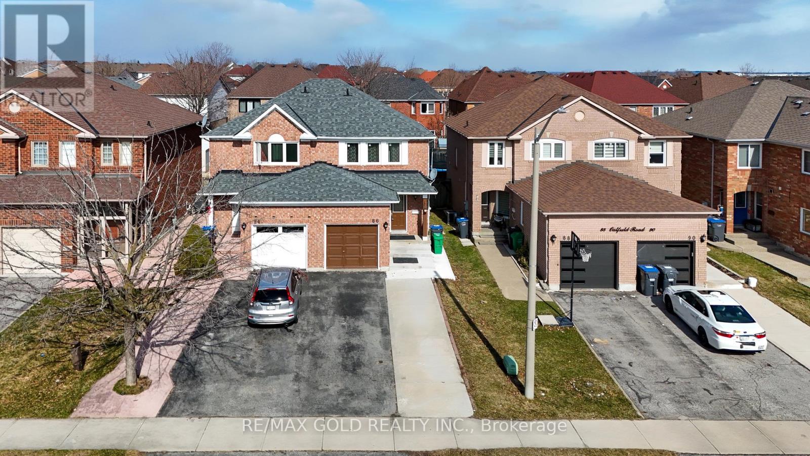 86 Oatfield Road, Brampton, Ontario  L6R 1Y5 - Photo 4 - W12167498