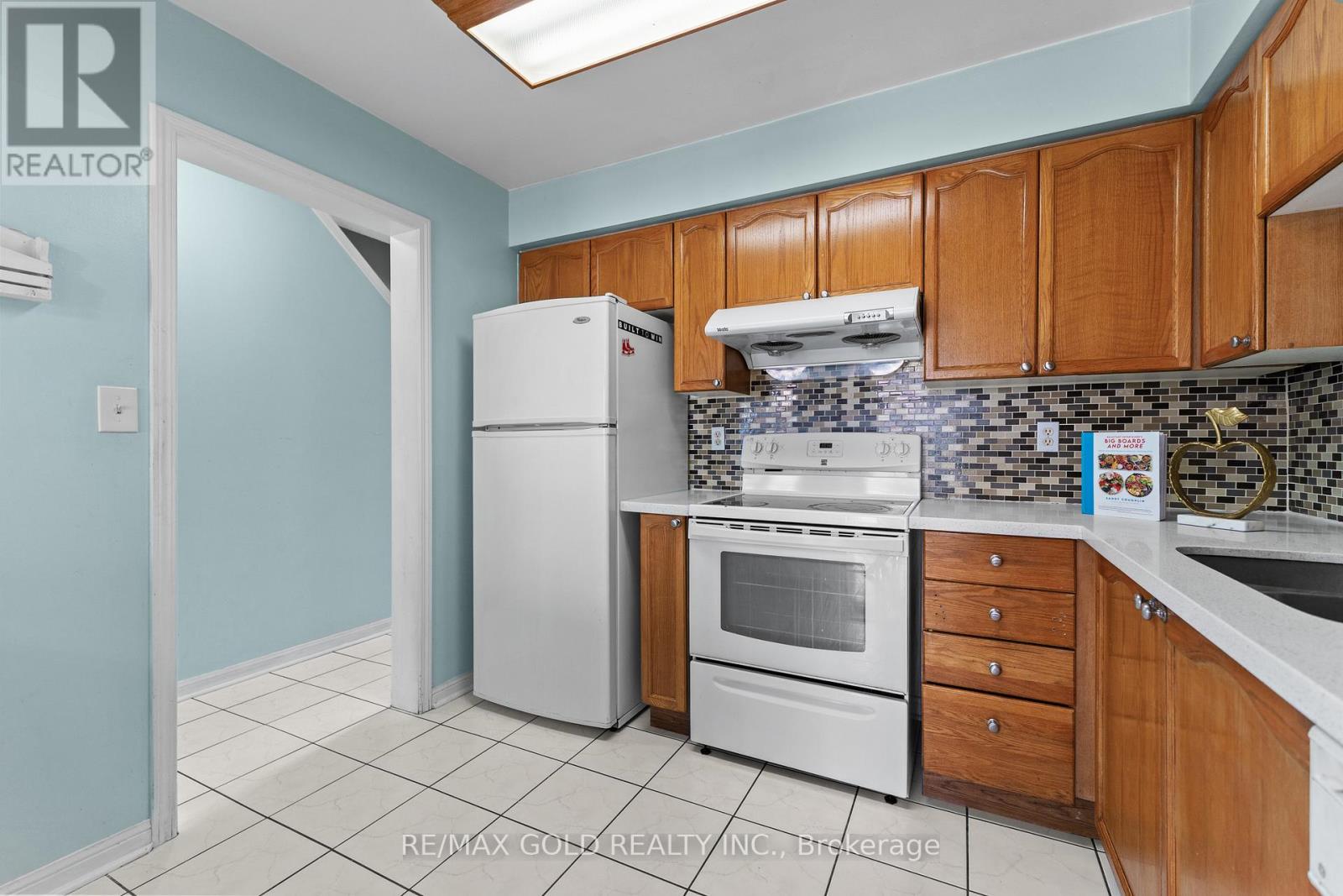 86 Oatfield Road, Brampton, Ontario  L6R 1Y5 - Photo 8 - W12167498