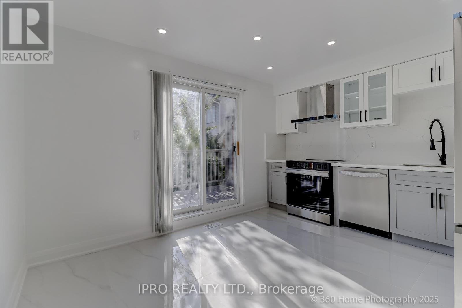 Property at 107 SUFI CRESCENT image 4