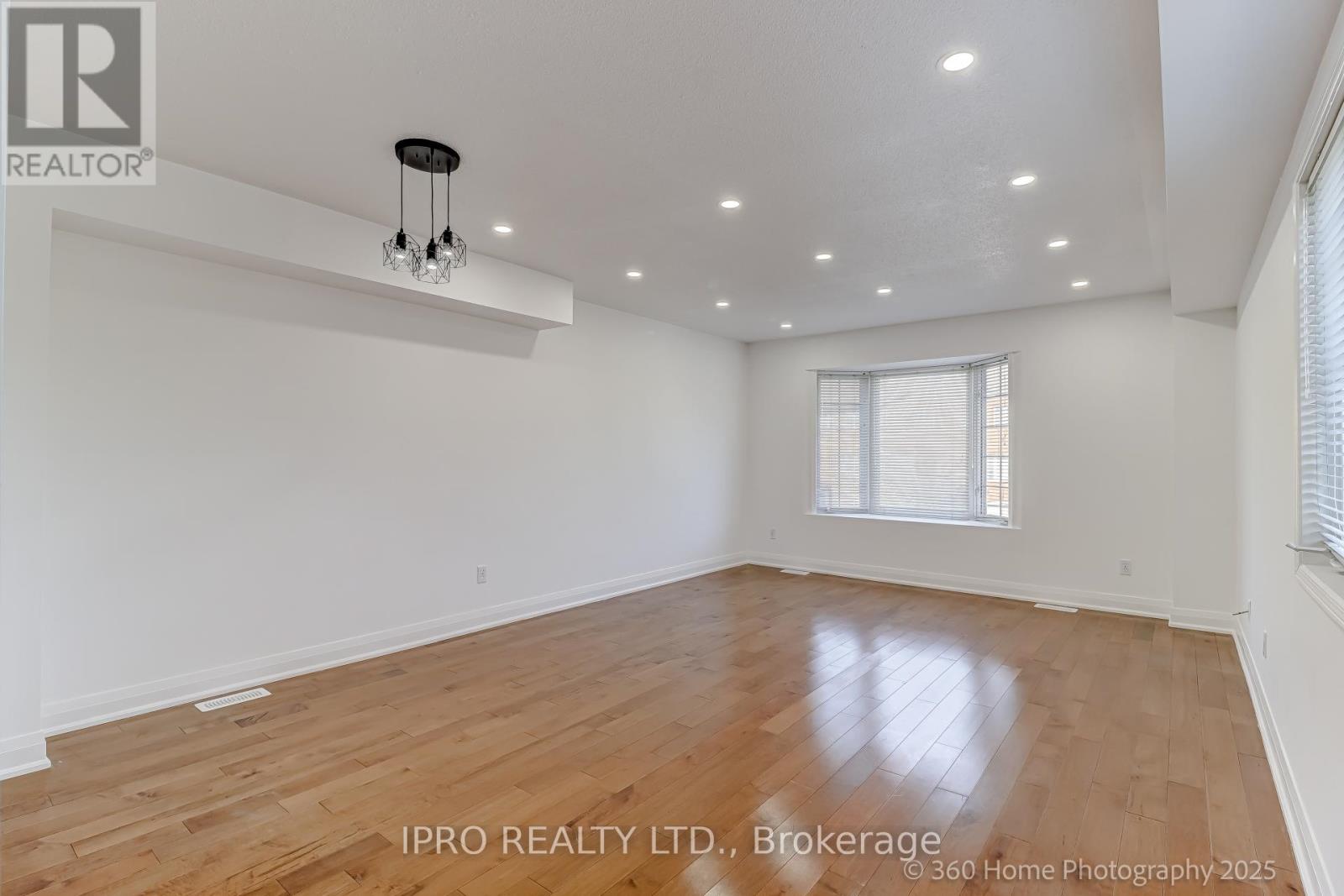 107 Sufi Crescent, Toronto, Ontario  M4A 2X2 - Photo 7 - C12166909