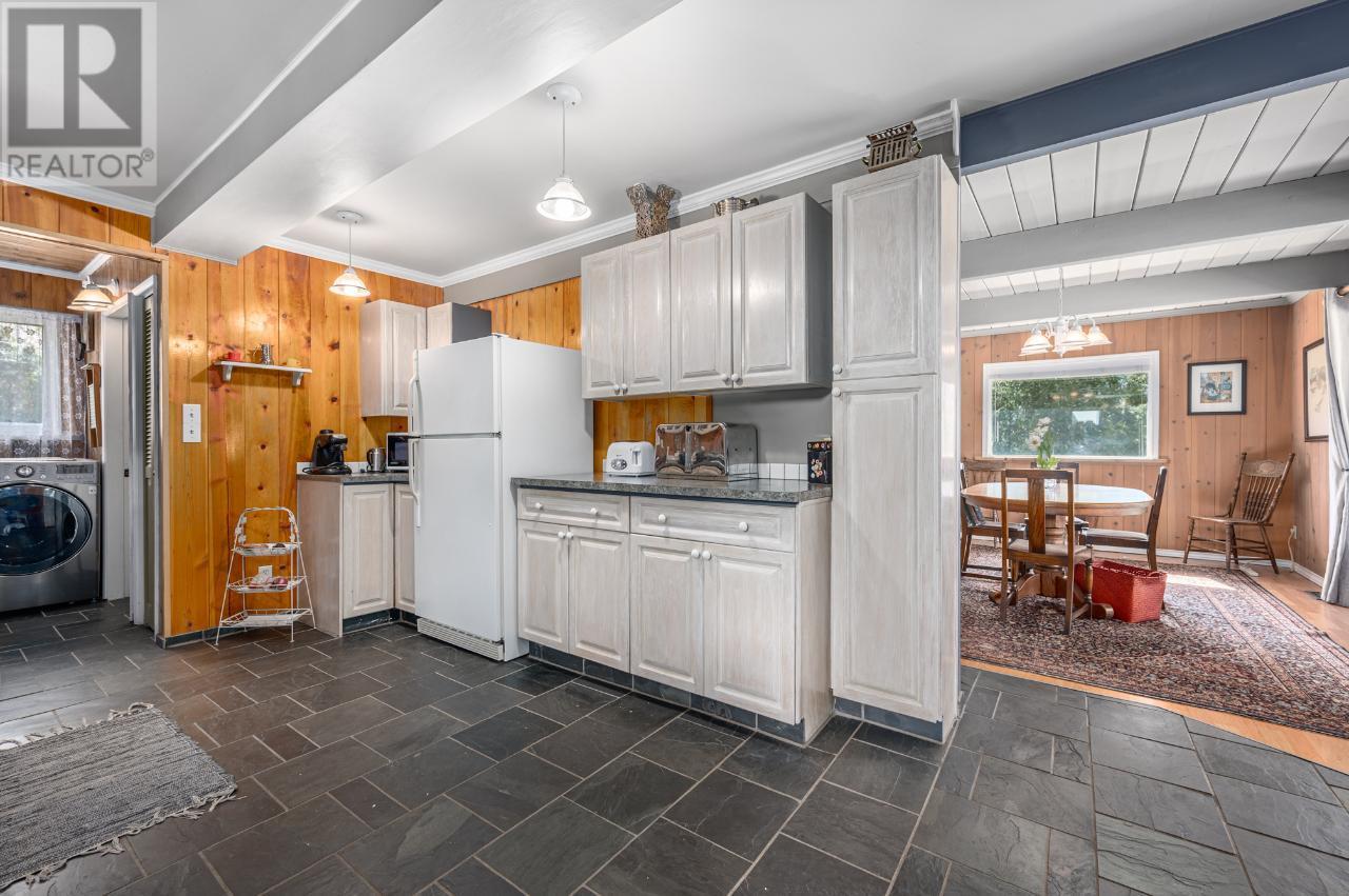 371 HOLLYWOOD Crescent, Lillooet, BC V0K1P0