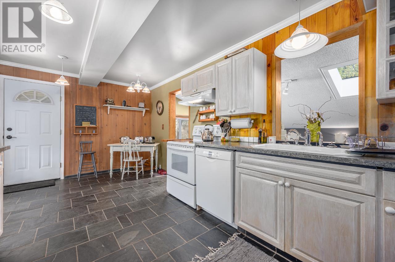 371 HOLLYWOOD Crescent, Lillooet, BC V0K1P0