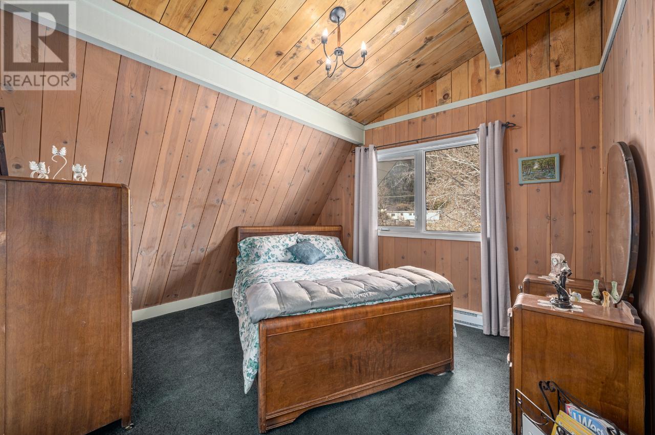 371 HOLLYWOOD Crescent, Lillooet, BC V0K1P0