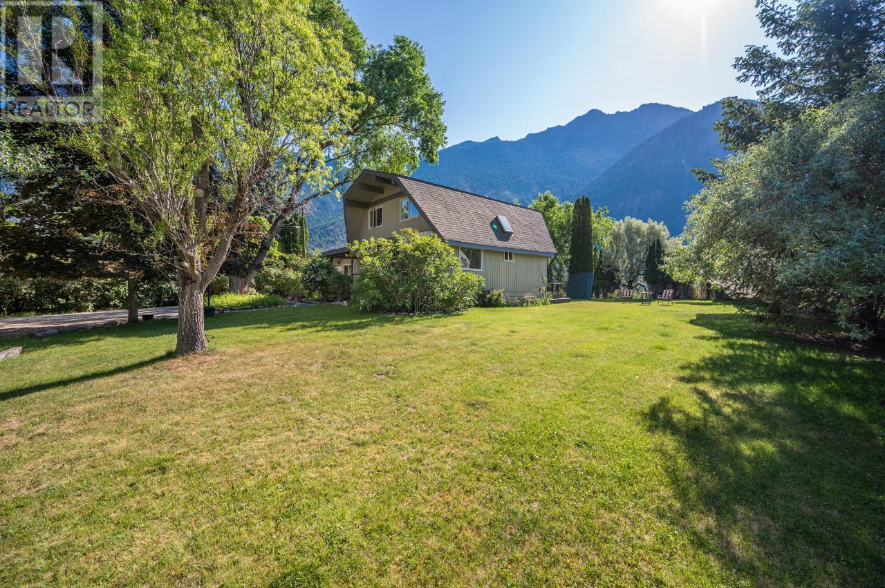 371 HOLLYWOOD Crescent, Lillooet, BC V0K1P0