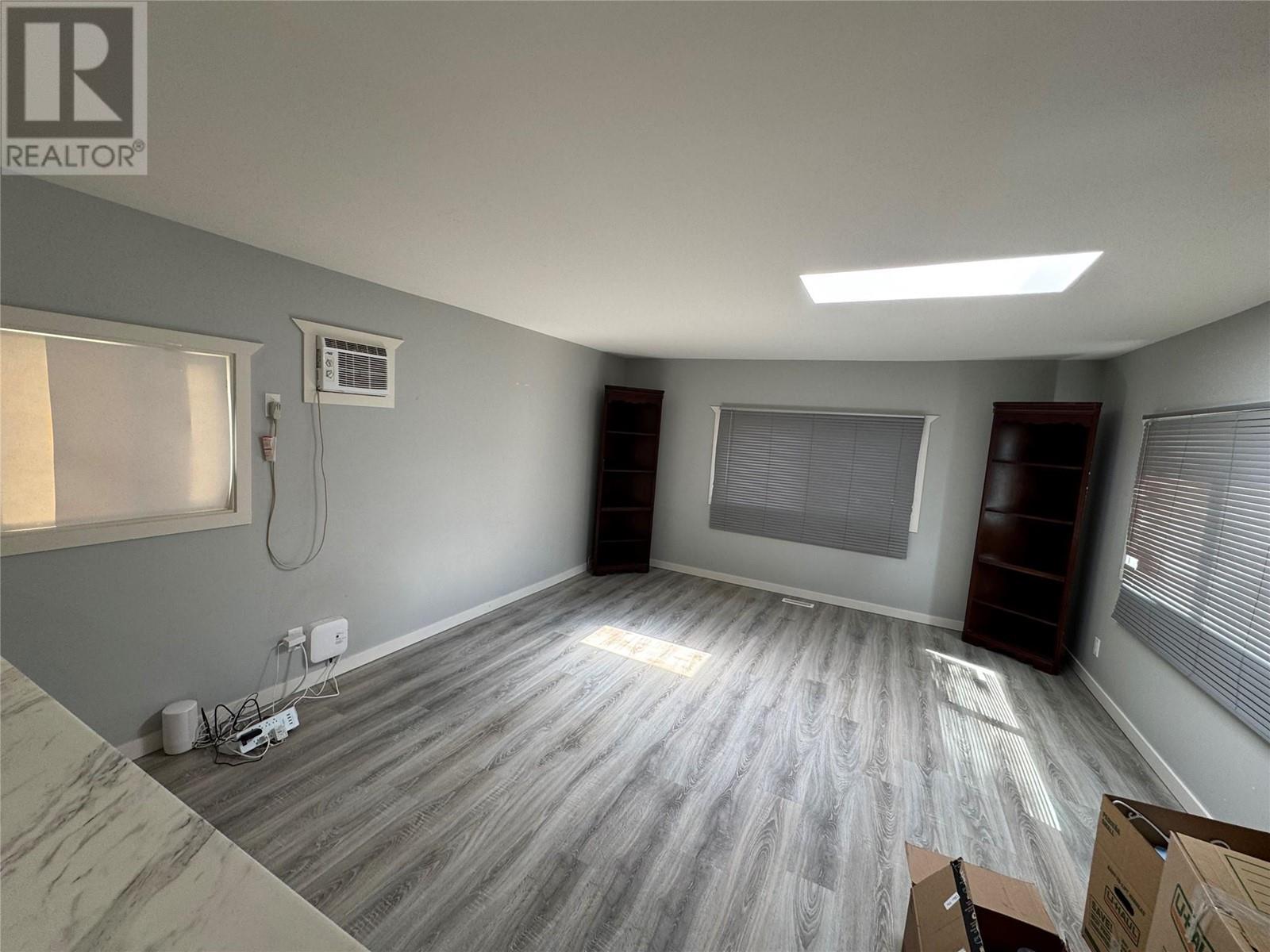 8 Edwards Road, Kamloops, BC V2B4G1
