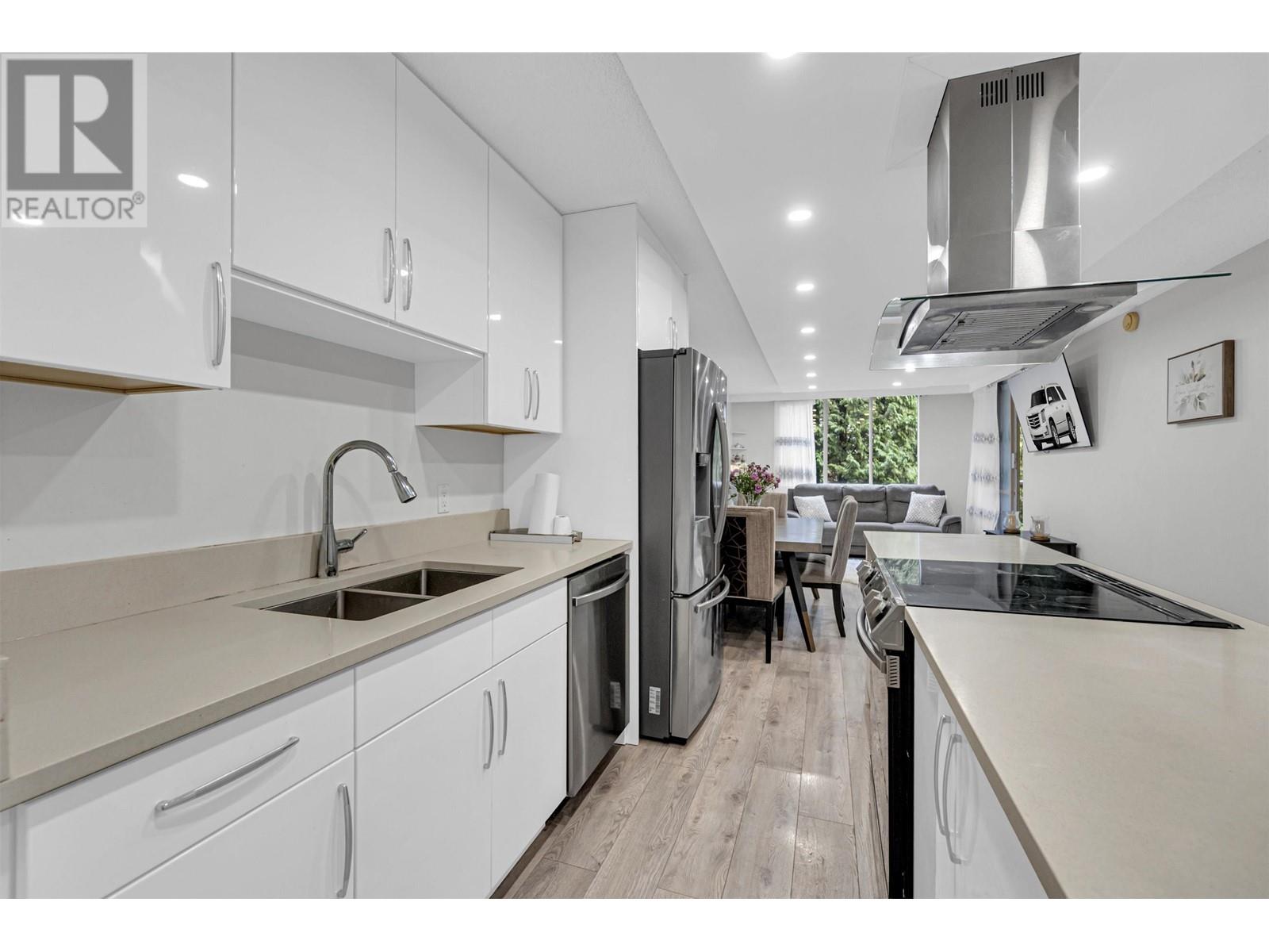 505 2012 FULLERTON AVENUE, North Vancouver, British Columbia