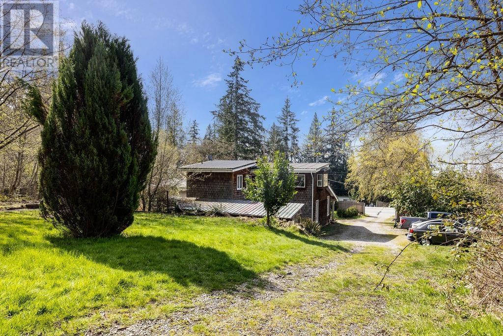 2470 Sunshine Coast Highway, Roberts Creek, British Columbia  V0N 2W5 - Photo 31 - R2987376