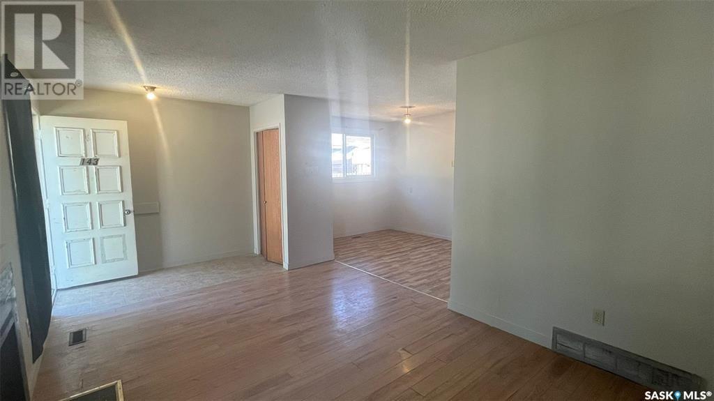 143 Thomson Avenue, Regina, Saskatchewan  S4N 5L2 - Photo 3 - SK006846