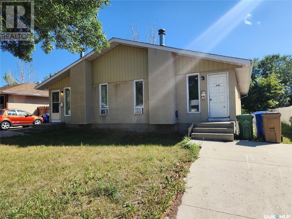 141 Thomson AVENUE, regina, Saskatchewan