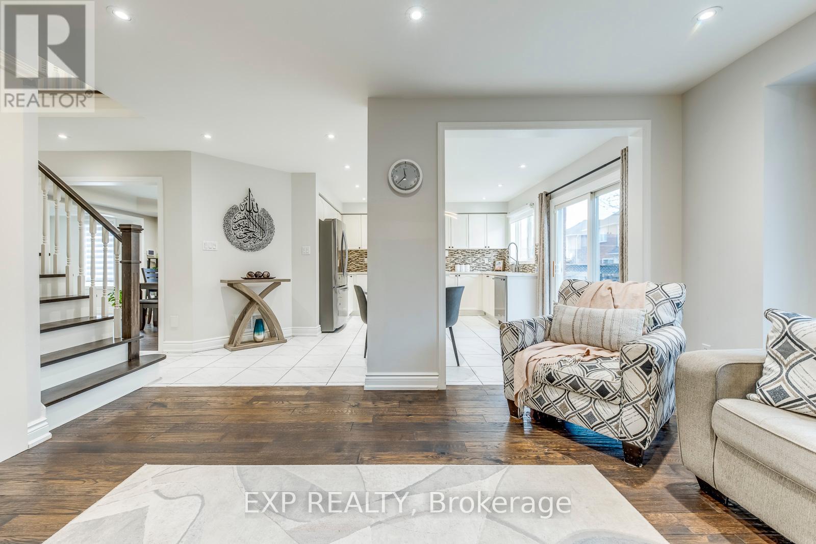5737 Macphee Road, Mississauga, Ontario  L5M 7B2 - Photo 17 - W12167513