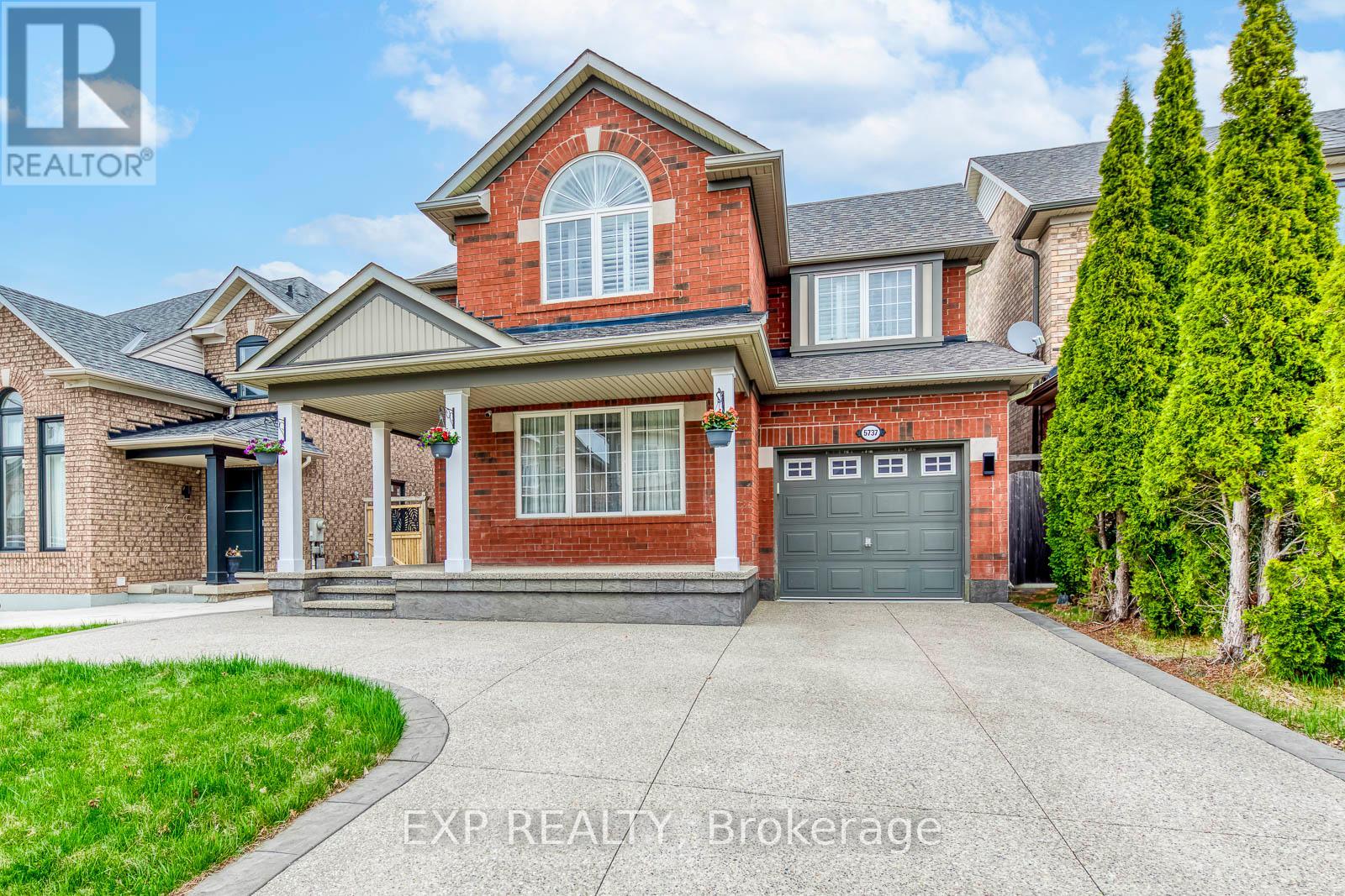 5737 Macphee Road, Mississauga, Ontario  L5M 7B2 - Photo 2 - W12167513