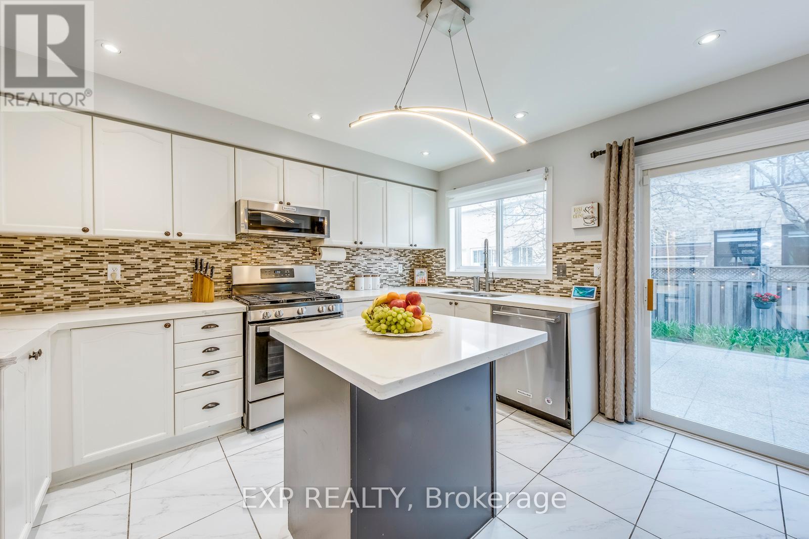5737 Macphee Road, Mississauga, Ontario  L5M 7B2 - Photo 22 - W12167513