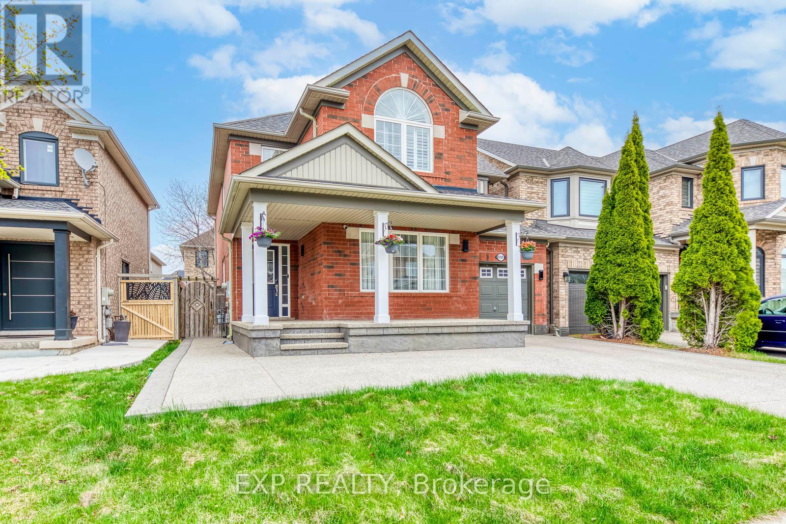 5737 Macphee Road, Mississauga, Ontario  L5M 7B2 - Photo 3 - W12167513