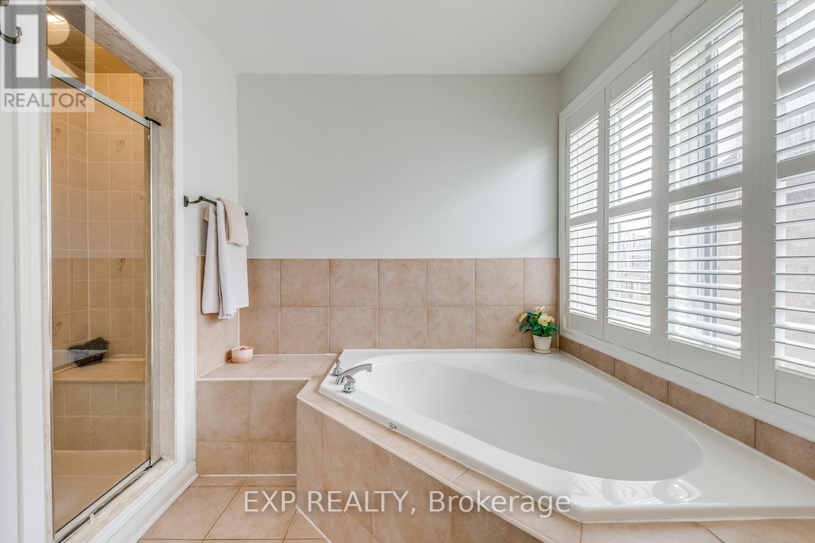 5737 Macphee Road, Mississauga, Ontario  L5M 7B2 - Photo 30 - W12167513