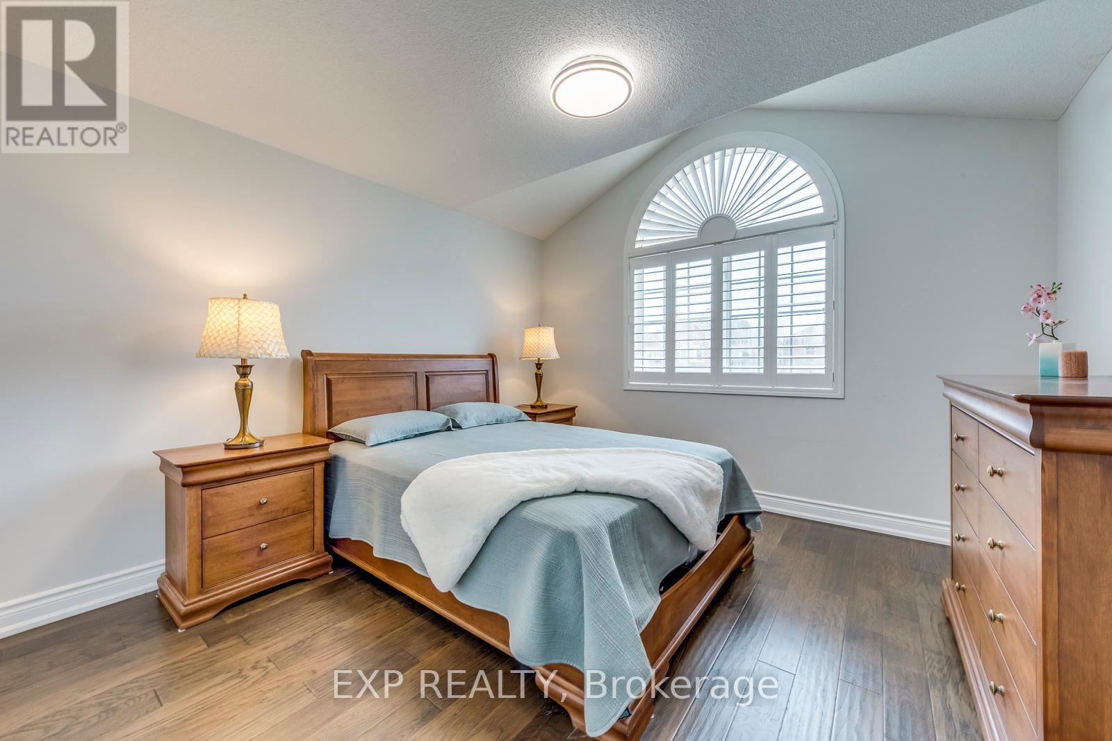 5737 Macphee Road, Mississauga, Ontario  L5M 7B2 - Photo 33 - W12167513