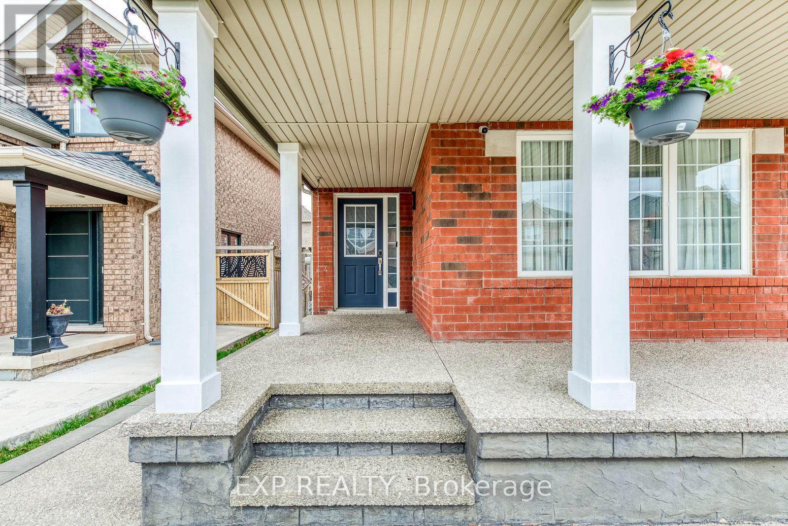 5737 Macphee Road, Mississauga, Ontario  L5M 7B2 - Photo 4 - W12167513