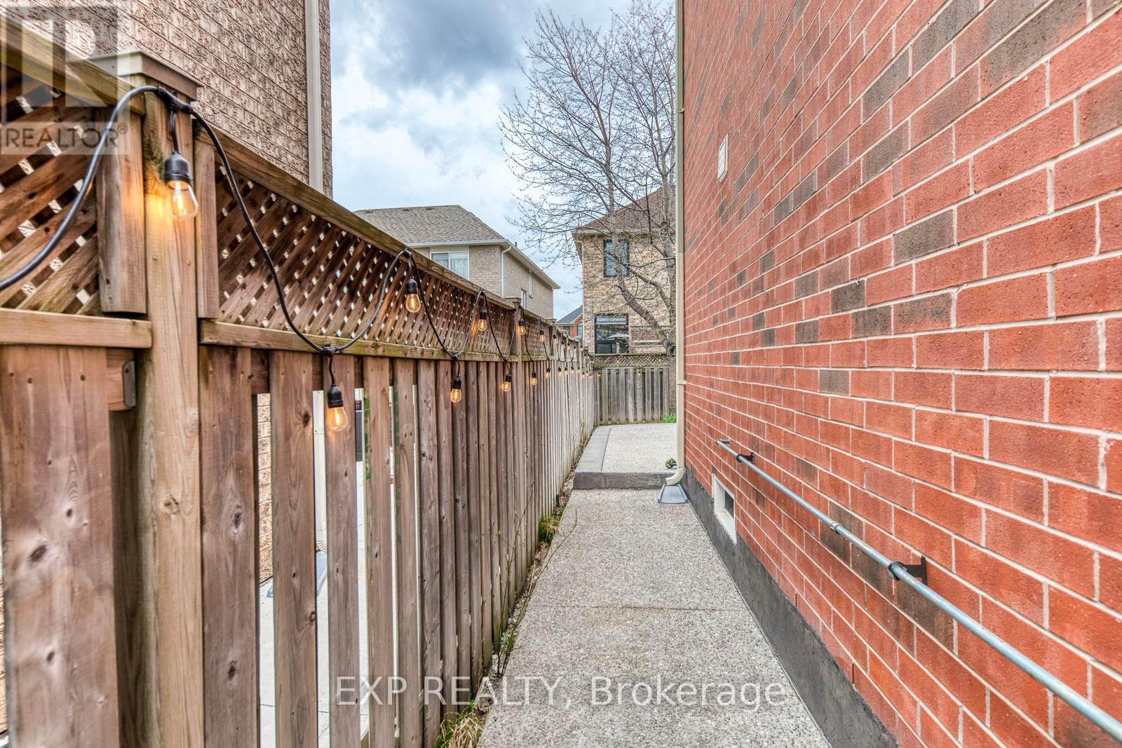 5737 Macphee Road, Mississauga, Ontario  L5M 7B2 - Photo 47 - W12167513