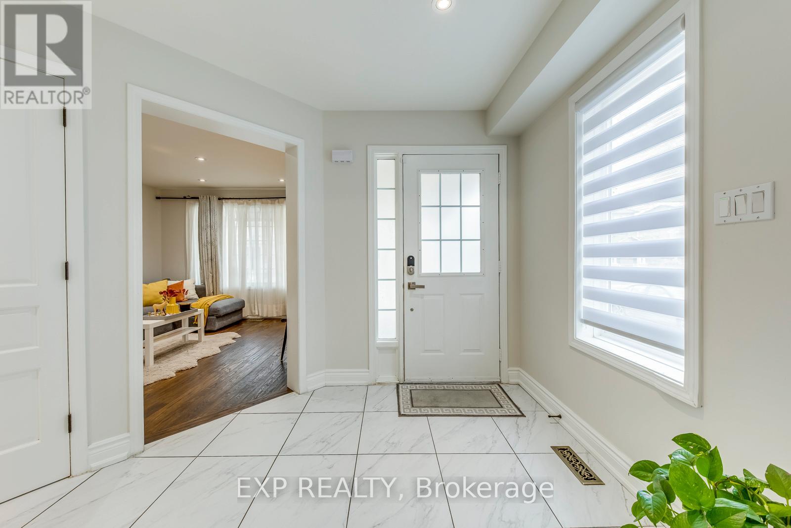 5737 Macphee Road, Mississauga, Ontario  L5M 7B2 - Photo 5 - W12167513