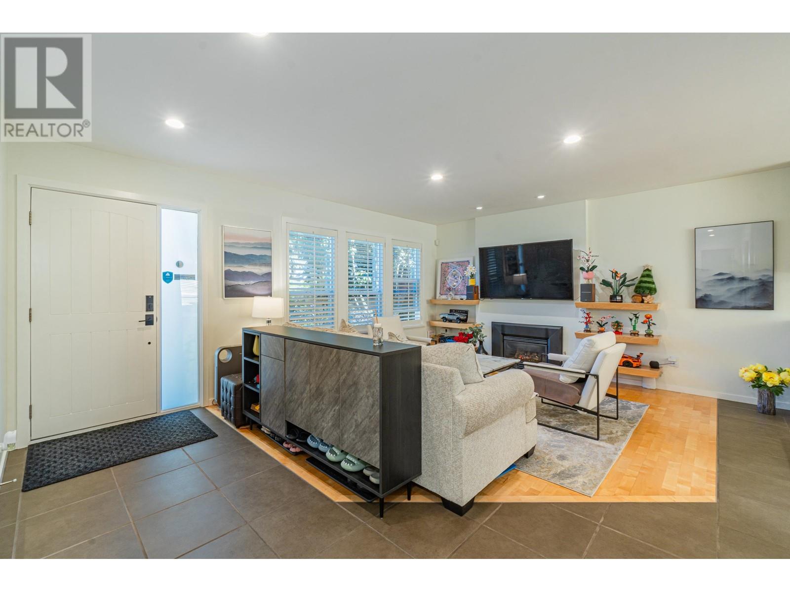 1325 Fernwood Crescent, North Vancouver, British Columbia  V7P 1K3 - Photo 7 - R3006161
