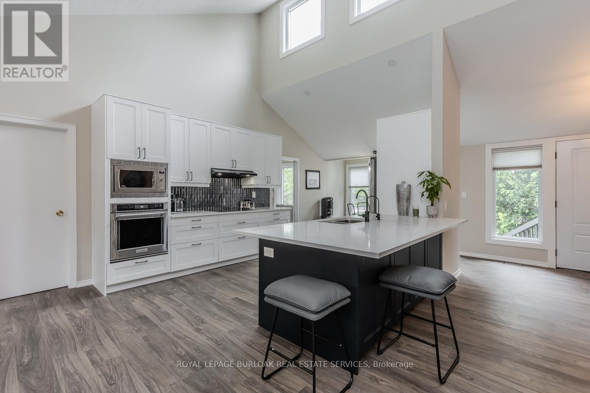 11 Weneil Drive, Hamilton, Ontario  L0R 1K0 - Photo 10 - X12167512