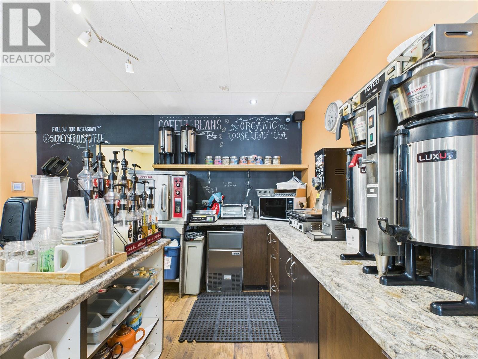 102 2417 Beacon Ave, Sidney, British Columbia  V8L 1X5 - Photo 11 - 999996