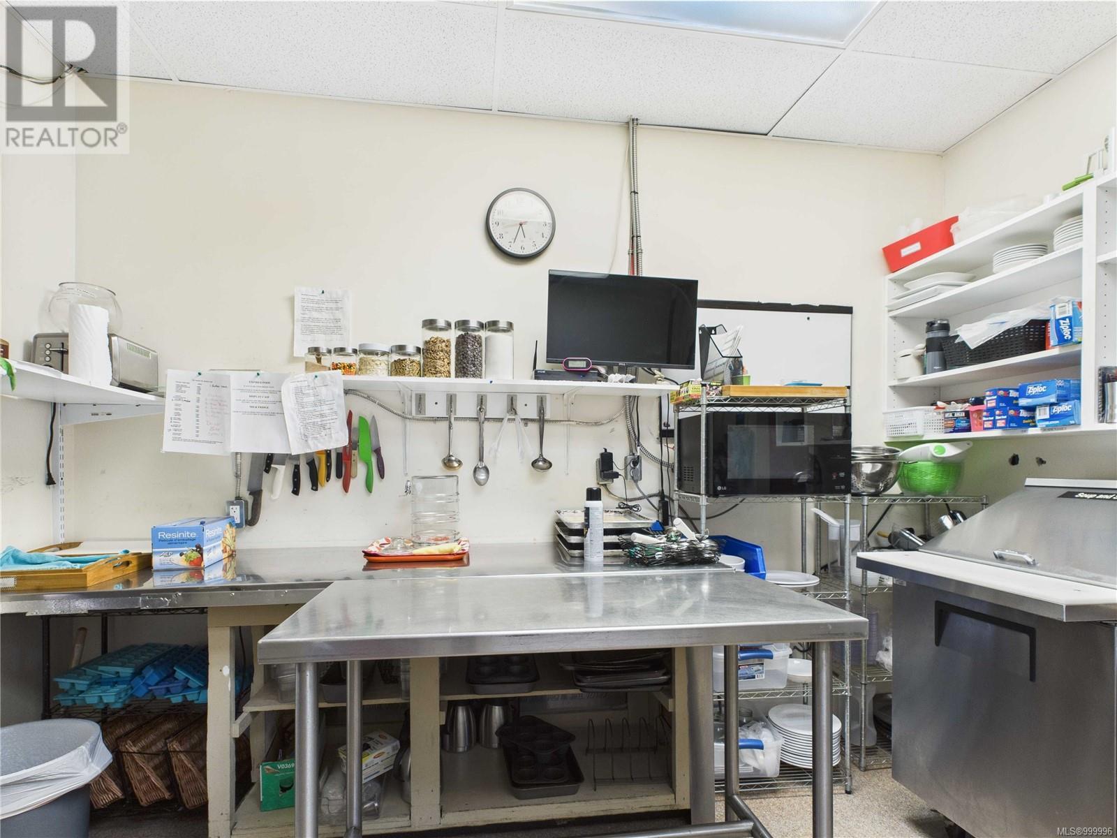 102 2417 Beacon Ave, Sidney, British Columbia  V8L 1X5 - Photo 14 - 999996