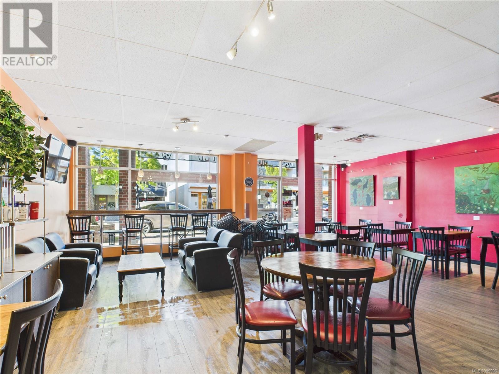 102 2417 Beacon Ave, Sidney, British Columbia  V8L 1X5 - Photo 3 - 999996