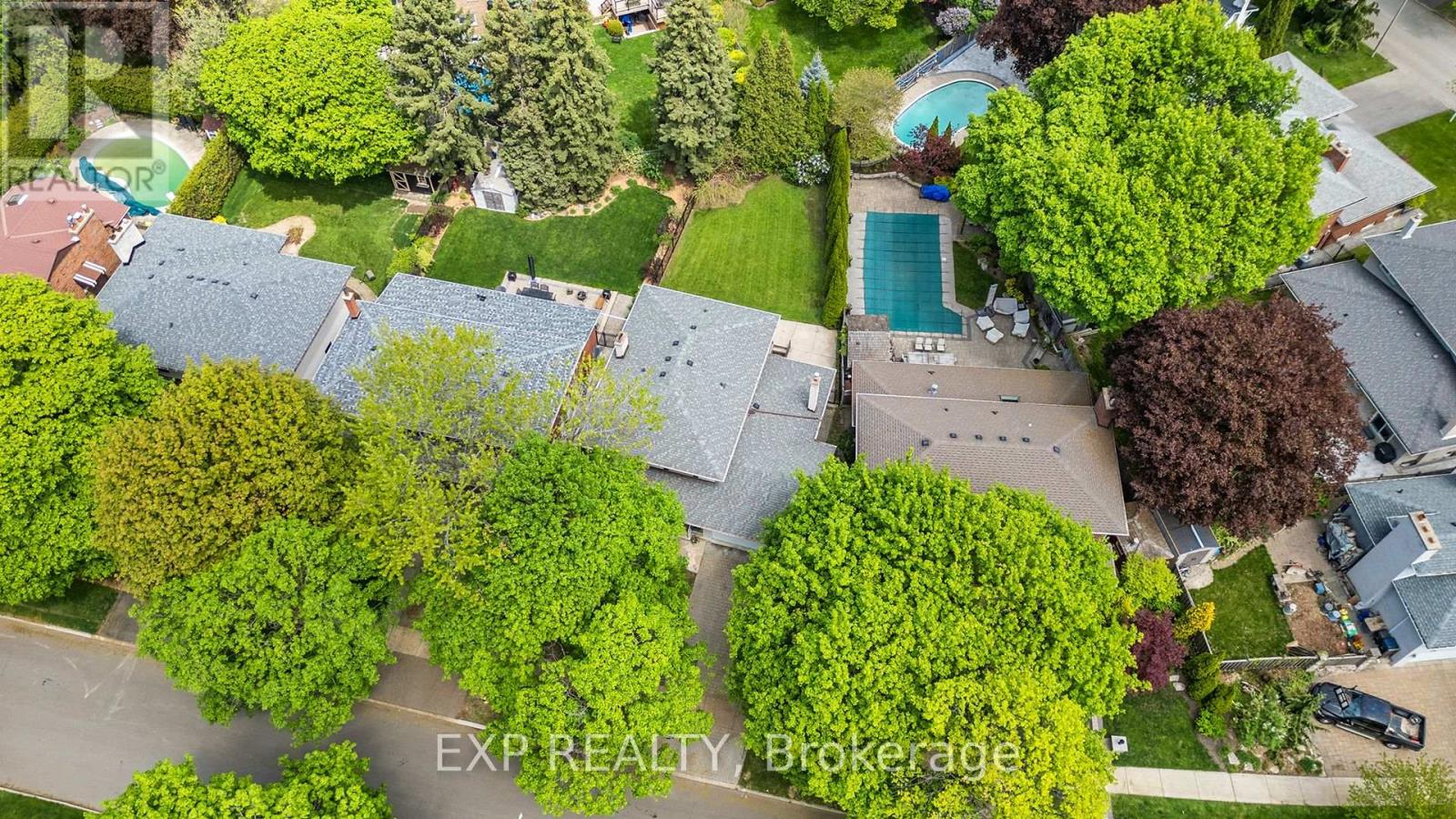 69 Pettit Drive, Toronto, Ontario  M9R 2W6 - Photo 32 - W12153106