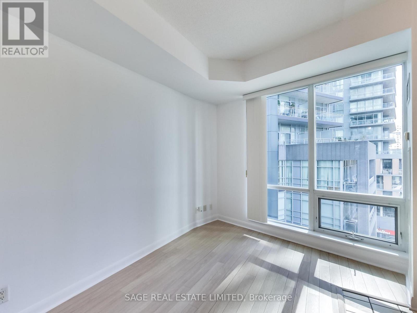 702 - 600 Fleet Street, Toronto, Ontario  M6K 3P5 - Photo 2 - C12167603