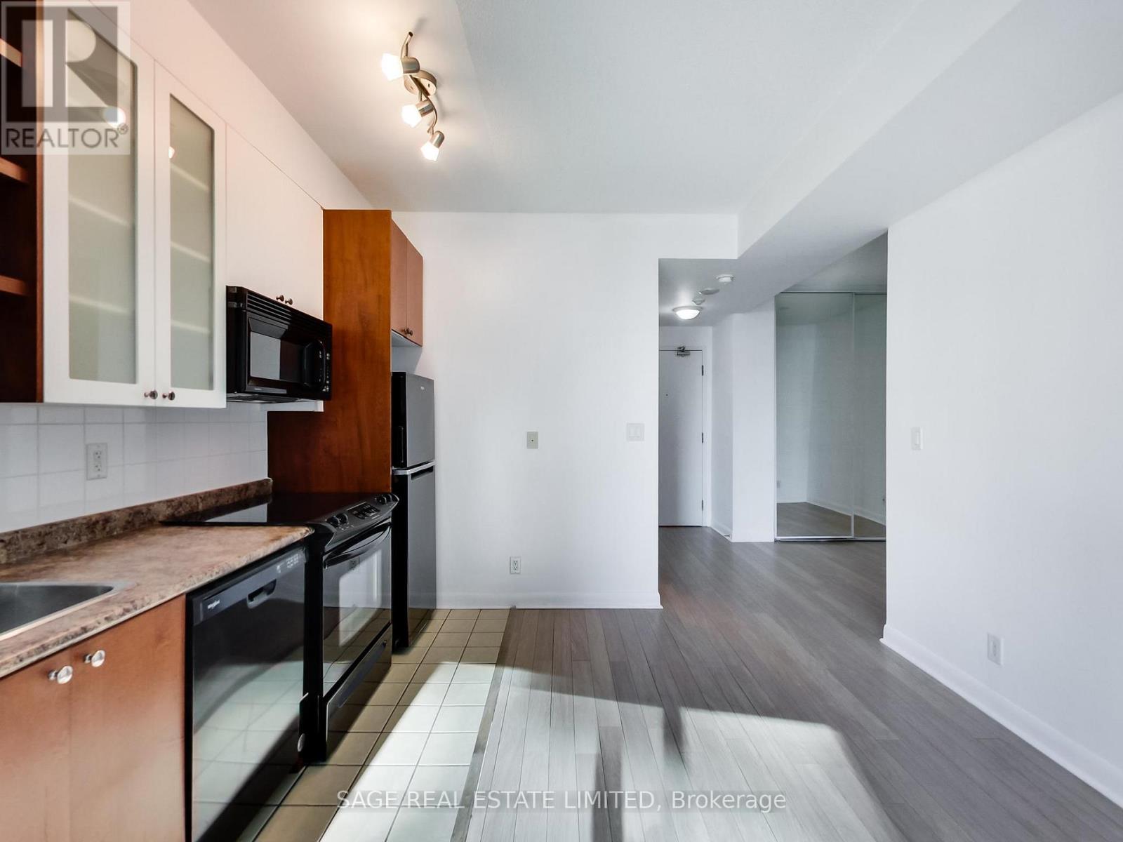 702 - 600 Fleet Street, Toronto, Ontario  M6K 3P5 - Photo 5 - C12167603