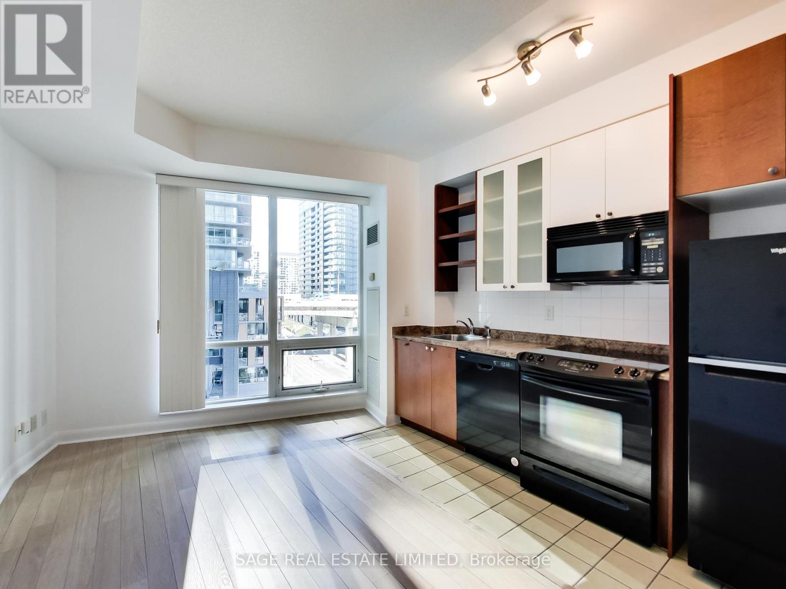 702 - 600 Fleet Street, Toronto, Ontario  M6K 3P5 - Photo 9 - C12167603